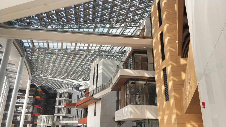 鋼制墻板在高端寫字樓或者辦公樓的應(yīng)用