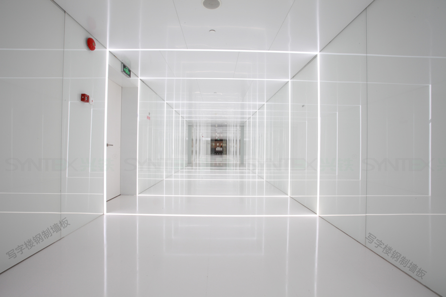 高端寫(xiě)字樓過(guò)道鋼制裝飾墻板應(yīng)用